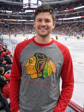 NHL Chicago Blackhawks Long Sleeve Raglan Shirt Men’s Small 34-36 Gray Red NWT